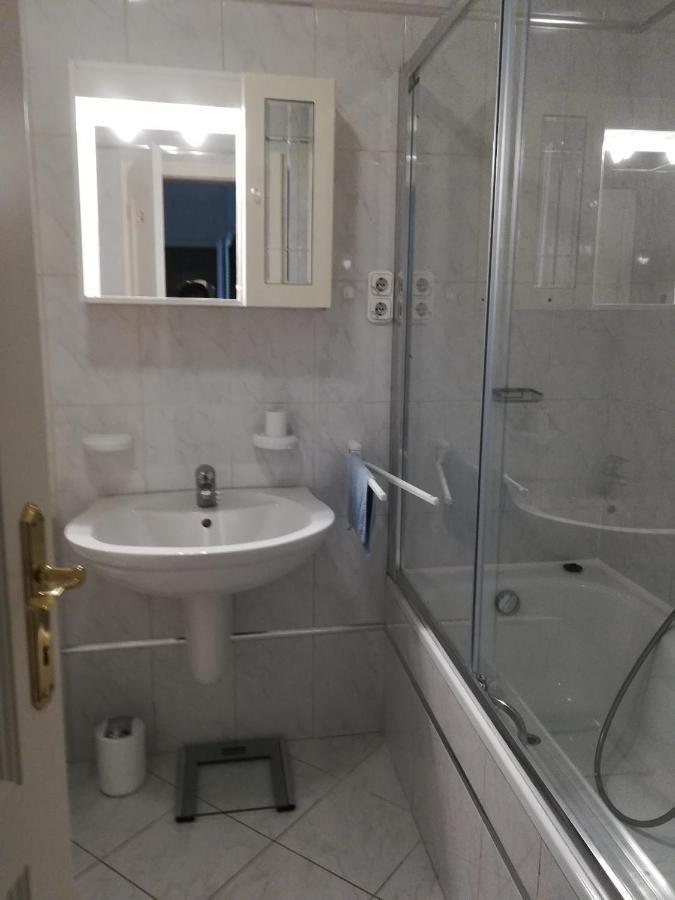 Homy Apartment In Buda, With Safe Garage And Terrace Budapest Esterno foto